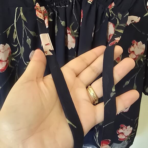 NWT Isabel Maternity Size Small Navy Floral Tunic Top Sheer Sleeves Buttons Chic - Picture 8 of 10